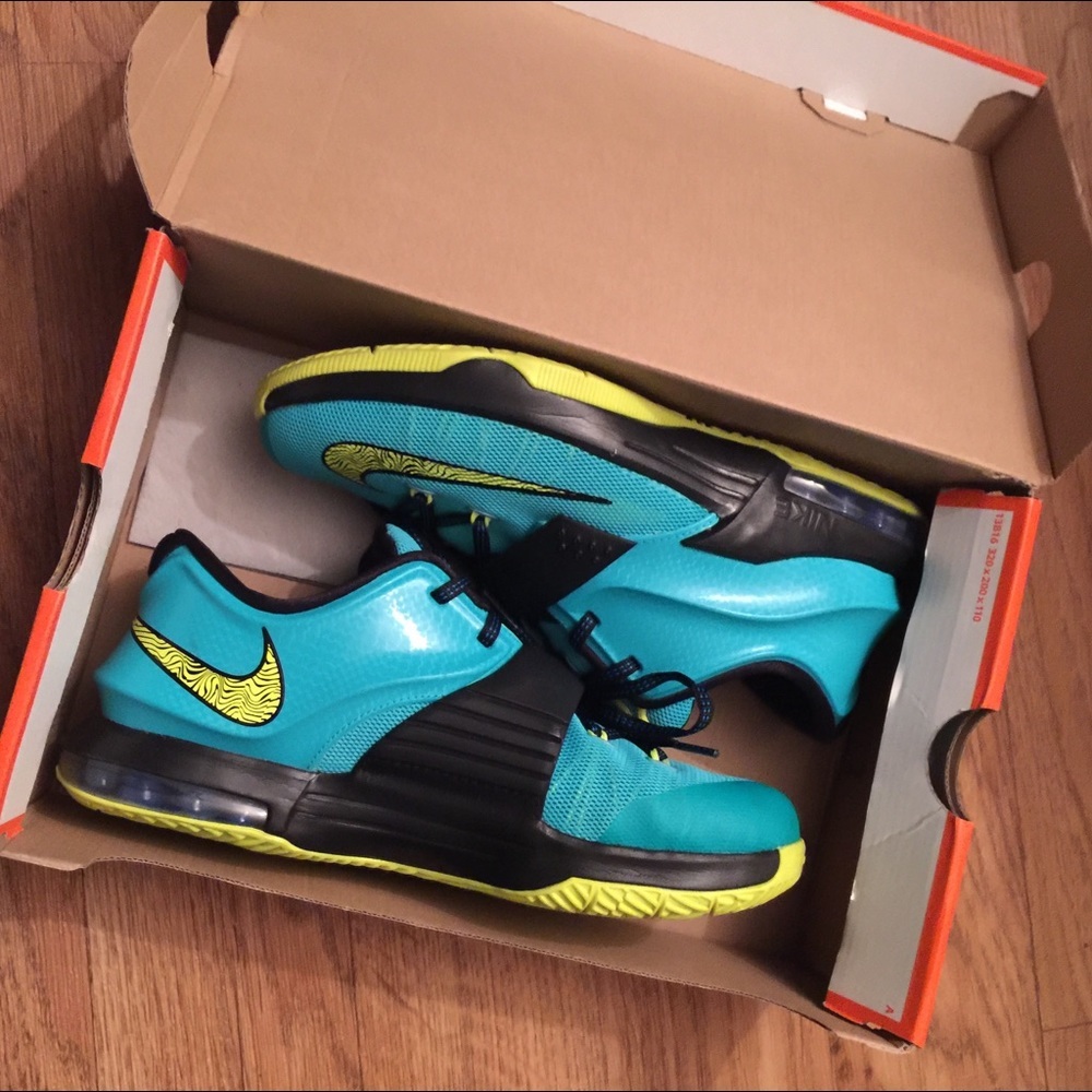 Nike - Picture 4 of 7